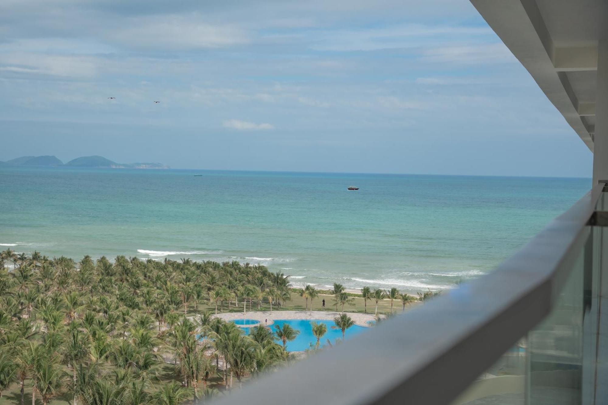 Aquamarine Beachfront Resort & Spa Cam Ranh Eksteriør bilde